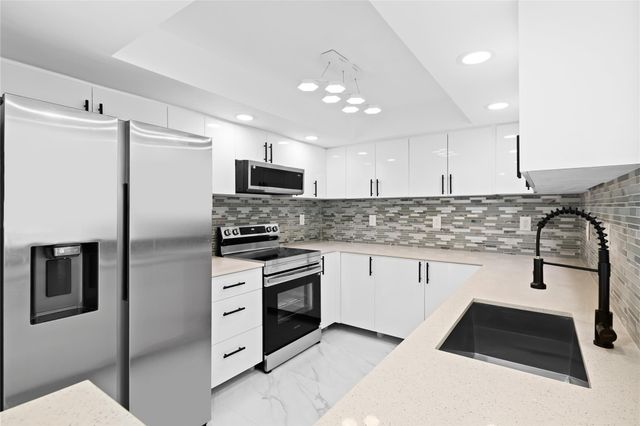 800 Parkview Dr 718, Hallandale Beach, FL 33009