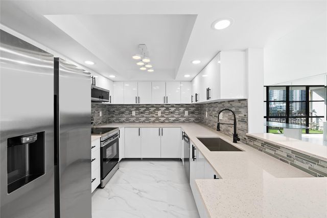 800 Parkview Dr 718, Hallandale Beach, FL 33009