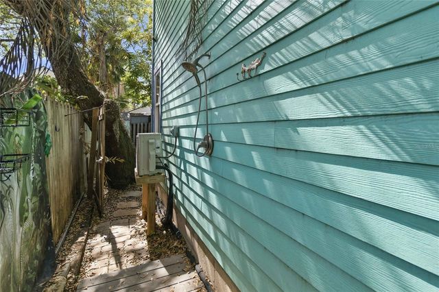 207 ESTHER STREET, New Smyrna Beach, FL 32169