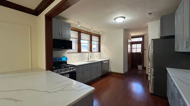 5530 N ARTESIAN Avenue 2, Chicago, IL 60625