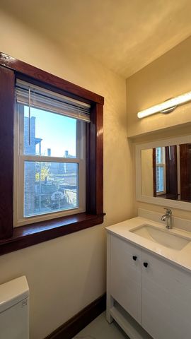 5530 N ARTESIAN Avenue 2, Chicago, IL 60625