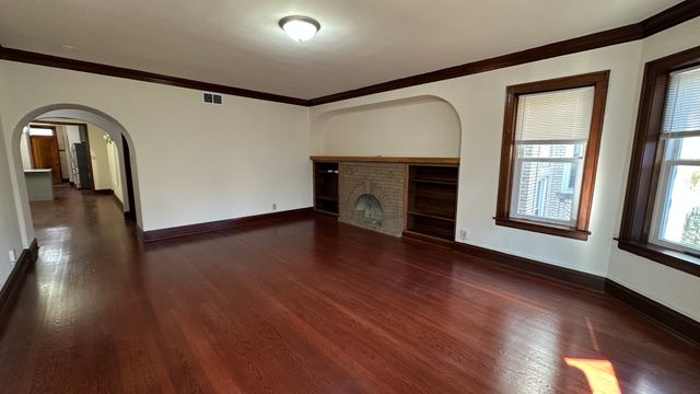 5530 N ARTESIAN Avenue 2, Chicago, IL 60625