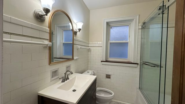 5530 N ARTESIAN Avenue 2, Chicago, IL 60625