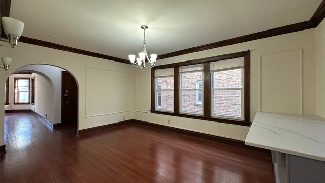 5530 N ARTESIAN Avenue 2, Chicago, IL 60625