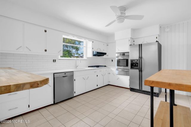 10 Harbour Way, Monmouth Beach, NJ 07750