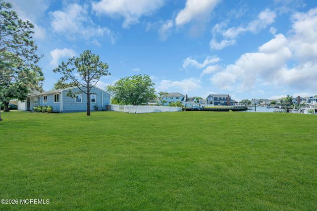 10 Harbour Way, Monmouth Beach, NJ 07750