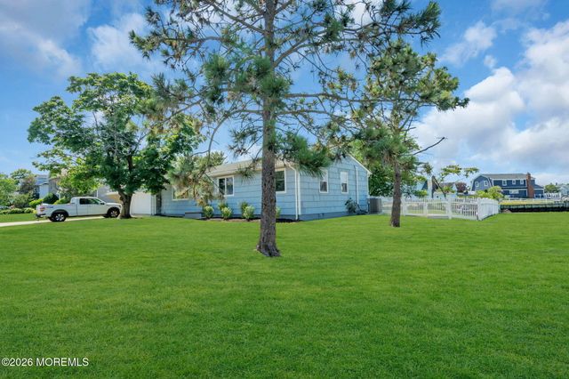 10 Harbour Way, Monmouth Beach, NJ 07750