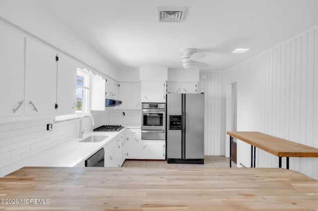 10 Harbour Way, Monmouth Beach, NJ 07750