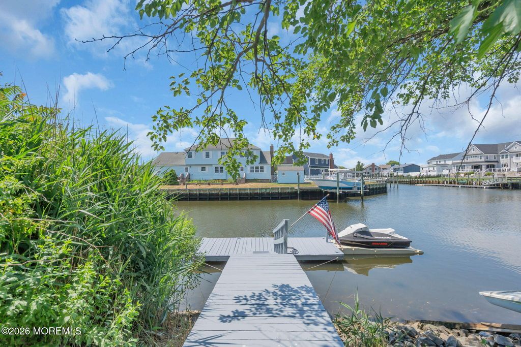 10 Harbour Way, Monmouth Beach, NJ 07750
