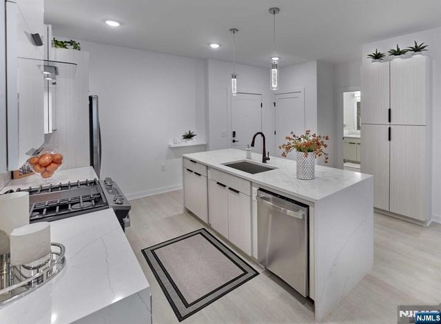 8 Tice Road 317, Franklin Lakes, NJ 07417