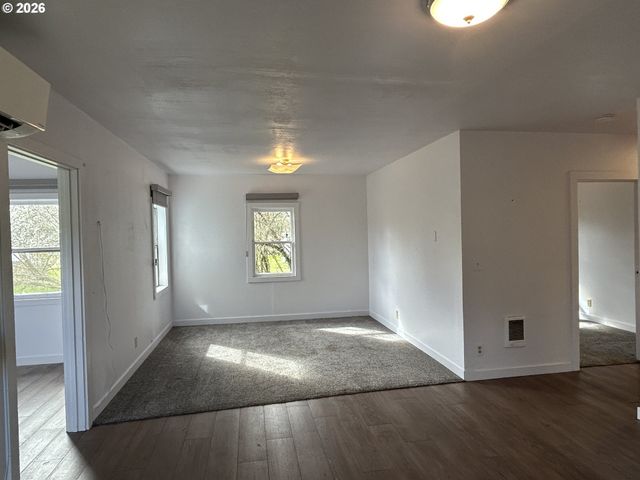 1764 OLD TOWN LOOP Rd, Oakland, OR 97462