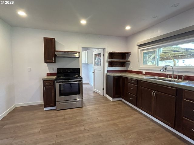 1764 OLD TOWN LOOP Rd, Oakland, OR 97462