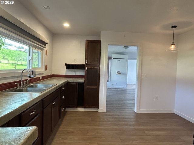 1764 OLD TOWN LOOP Rd, Oakland, OR 97462