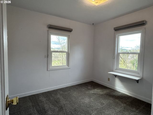 1764 OLD TOWN LOOP Rd, Oakland, OR 97462