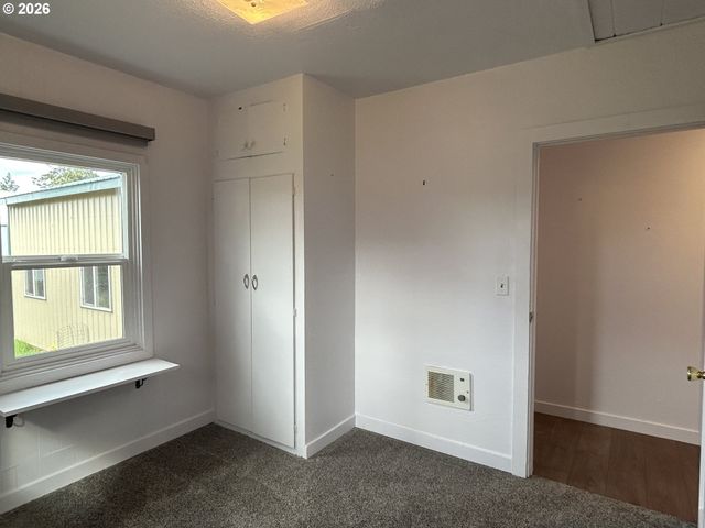 1764 OLD TOWN LOOP Rd, Oakland, OR 97462