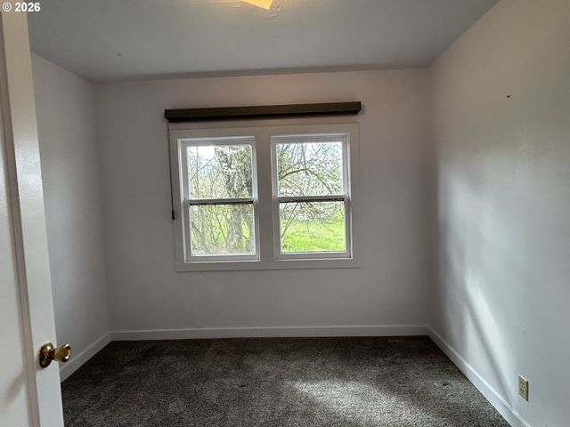 1764 OLD TOWN LOOP Rd, Oakland, OR 97462