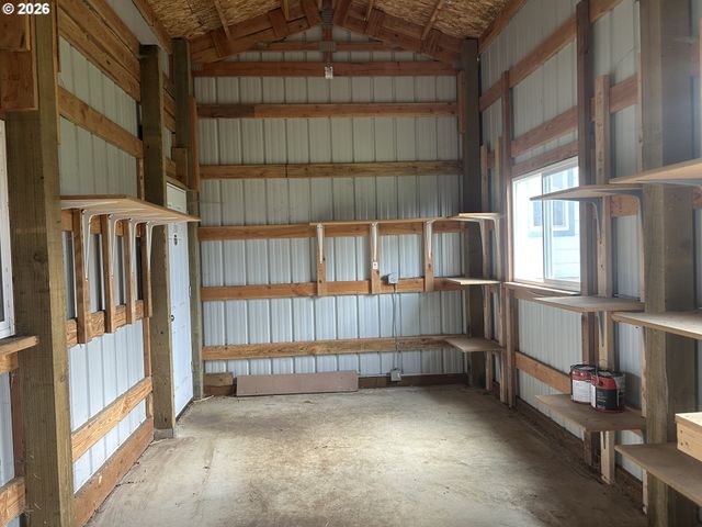 1764 OLD TOWN LOOP Rd, Oakland, OR 97462