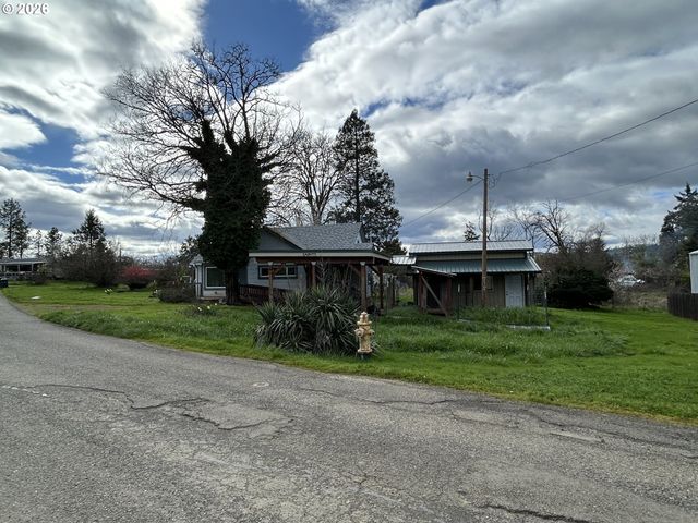 1764 OLD TOWN LOOP Rd, Oakland, OR 97462
