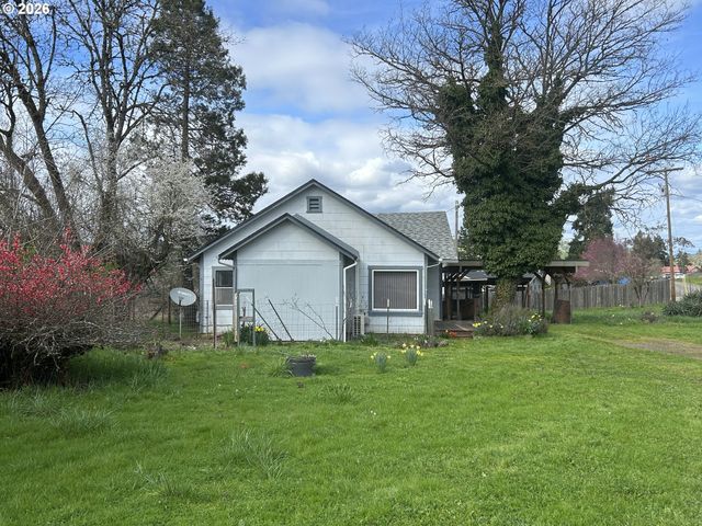 1764 OLD TOWN LOOP Rd, Oakland, OR 97462