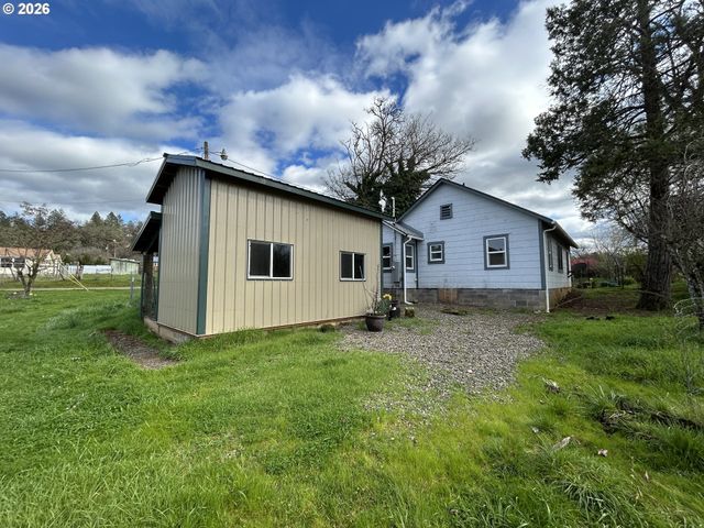 1764 OLD TOWN LOOP Rd, Oakland, OR 97462