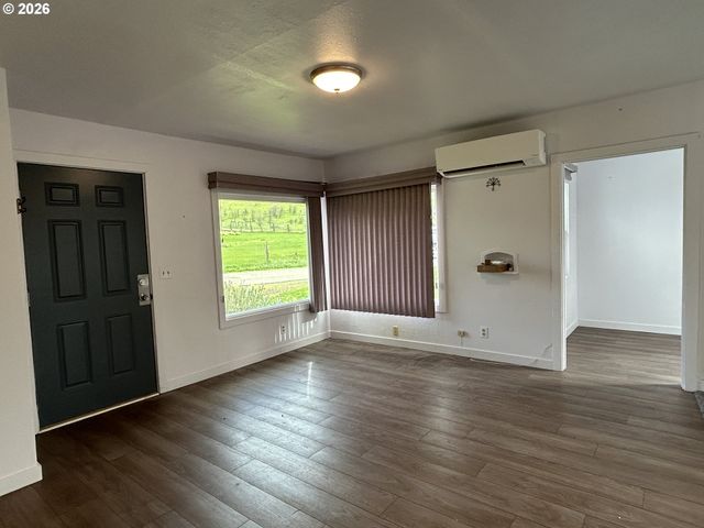 1764 OLD TOWN LOOP Rd, Oakland, OR 97462