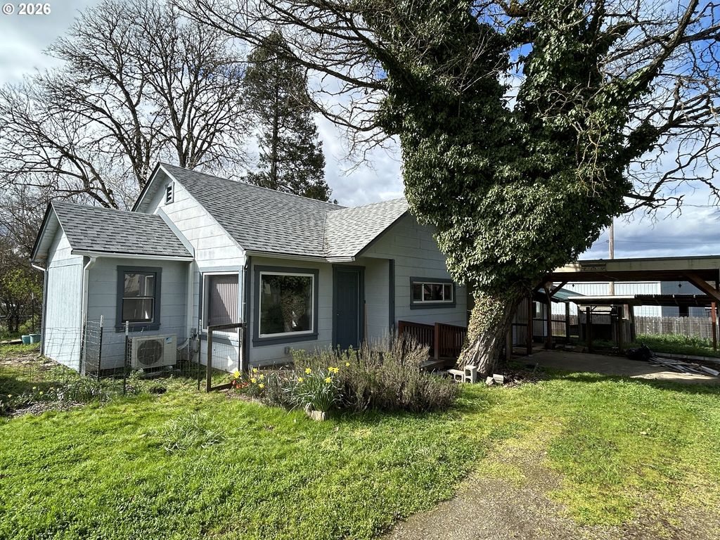 1764 OLD TOWN LOOP Rd, Oakland, OR 97462