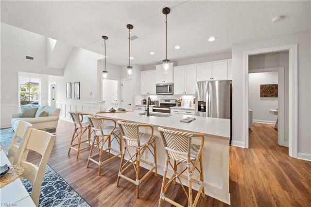 4605 Longleaf PL, Chesapeake, VA 23321