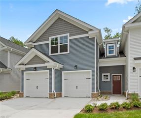 4605 Longleaf PL, Chesapeake, VA 23321