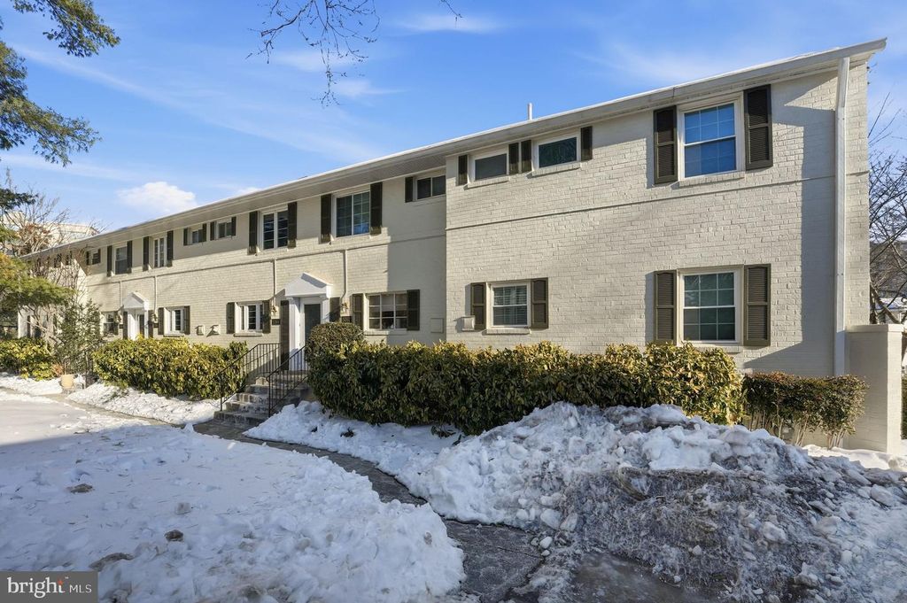 Image 1 of property listing at 5364 POOKS HILL RD, Bethesda, MD 20814