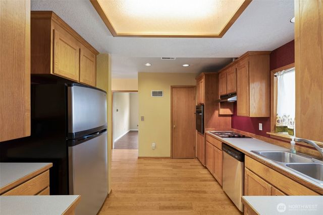 7921 E 139th Court SE, Puyallup, WA 98372