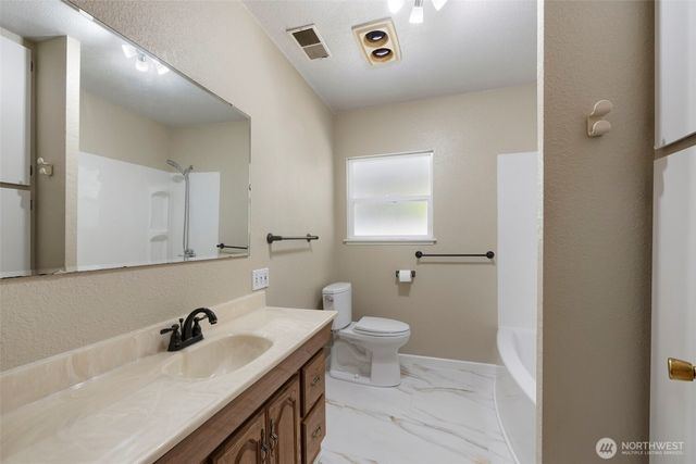 7921 E 139th Court SE, Puyallup, WA 98372