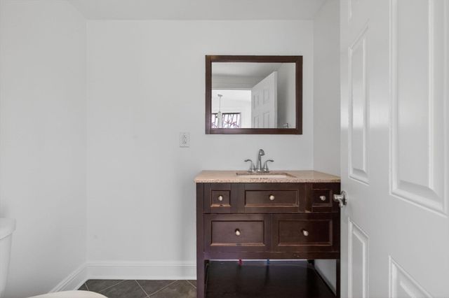 39 Ash Ave, Somerville, MA 02145