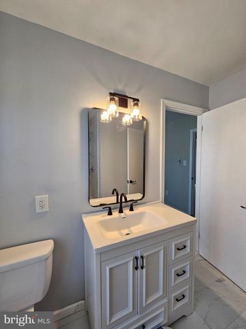 27 HARTSDALE LN, Sicklerville, NJ 08081