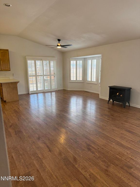 Image 5 of property listing at 6 Emilio Court, Yerington, NV 89447