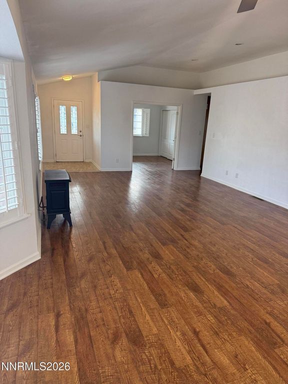 Image 6 of property listing at 6 Emilio Court, Yerington, NV 89447