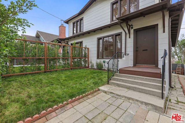 1446 Calumet Avenue, Los Angeles, CA 90026