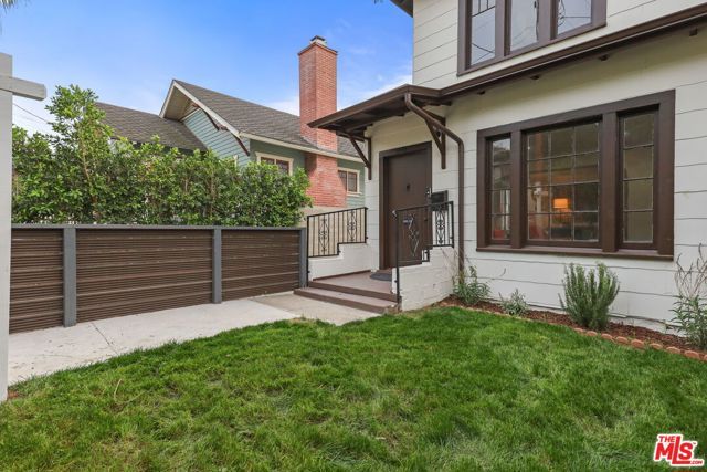 1446 Calumet Avenue, Los Angeles, CA 90026