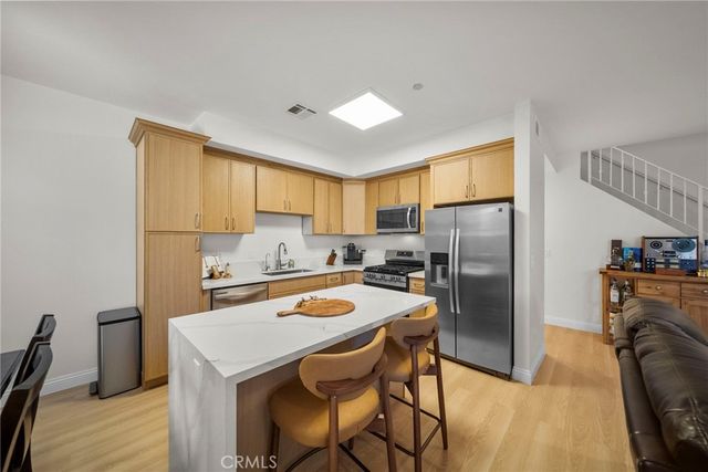7132 Farralone 205, Canoga Park, CA 91303