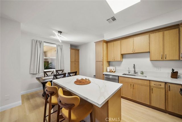 7132 Farralone 205, Canoga Park, CA 91303