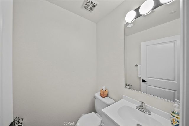7132 Farralone 205, Canoga Park, CA 91303