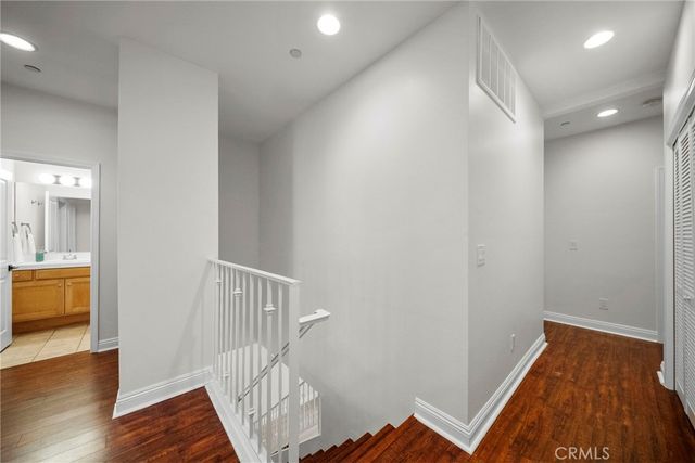 7132 Farralone 205, Canoga Park, CA 91303