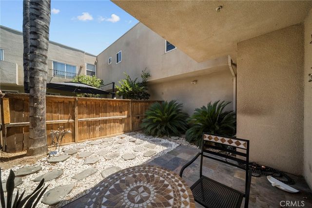 7132 Farralone 205, Canoga Park, CA 91303