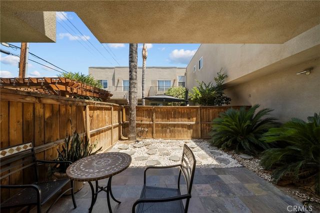 7132 Farralone 205, Canoga Park, CA 91303