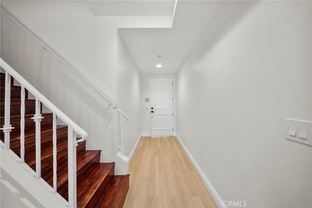 7132 Farralone 205, Canoga Park, CA 91303