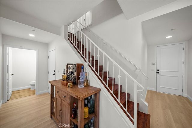 7132 Farralone 205, Canoga Park, CA 91303