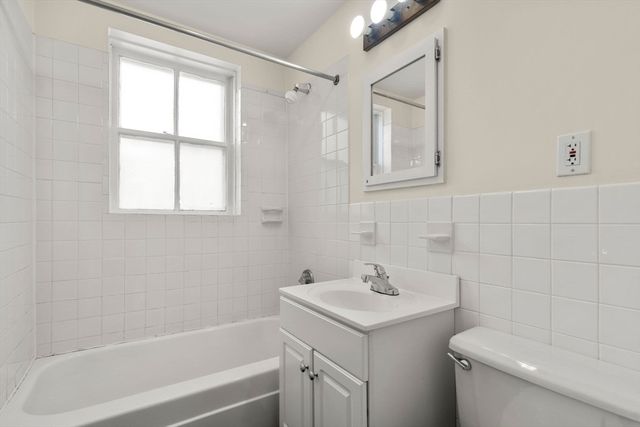 21 Bowdoin 2C, Boston, MA 02114