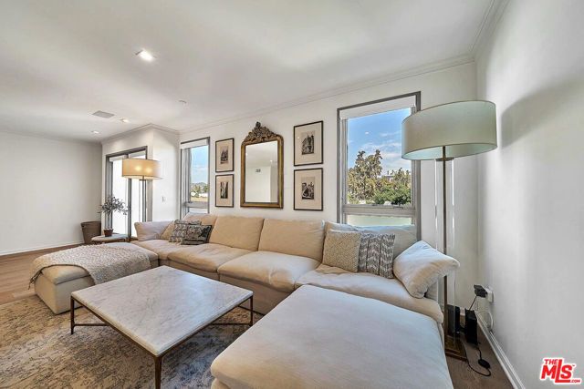 132 N Swall Drive 301, Los Angeles, CA 90048