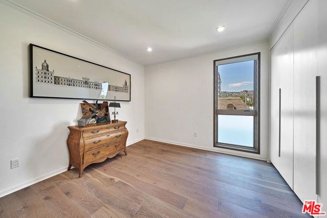 132 N Swall Drive 301, Los Angeles, CA 90048