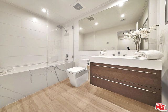 132 N Swall Drive 301, Los Angeles, CA 90048