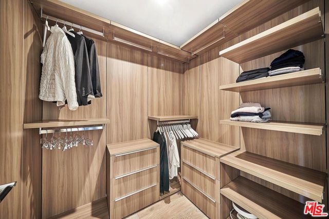 132 N Swall Drive 301, Los Angeles, CA 90048